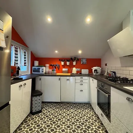 2-bedroom In The Heart Of Apartment *